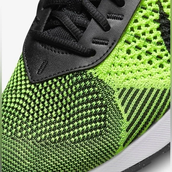 NWOB - Nike FLYKNIT Running / Walking Sneakers in WHITE/VOLT/BLACK size 8.8 - Picture 9 of 11